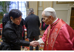 ПАП ЛЕО ЭЛЧИН САЙД НАРЫГ ХҮЛЭЭН АВЧ УУЛЗАВ