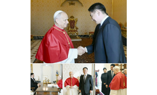 Монгол Улсын Ерөнхийлөгч У.Хүрэлсүх, Гэгээн Ширээт Улсын төрийн тэргүүн, Пап Арвандөрөвдүгээр Лео нар албан ёсны уулзалт хийлээ.