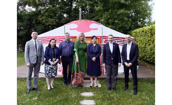 AMBASSADOR MEETS WITH DIRECTOR GENERAL OF GENEVA UNIVERSITY HOSPITALS (HUG)