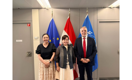 EXCHANGED VIEWS ON ISSUES RELATED TO THE WORLD TRADE ORGANIZATION