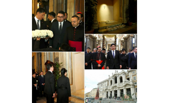 Монгол Улсын Ерөнхийлөгч У.Хүрэлсүх Пап Францис агсны дурсгалыг хүндэтгэн бунханд нь цэцэг өргөлөө.